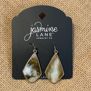 🌻 Jasmine Lane Brown and White Marbled Look Dangle Earrings